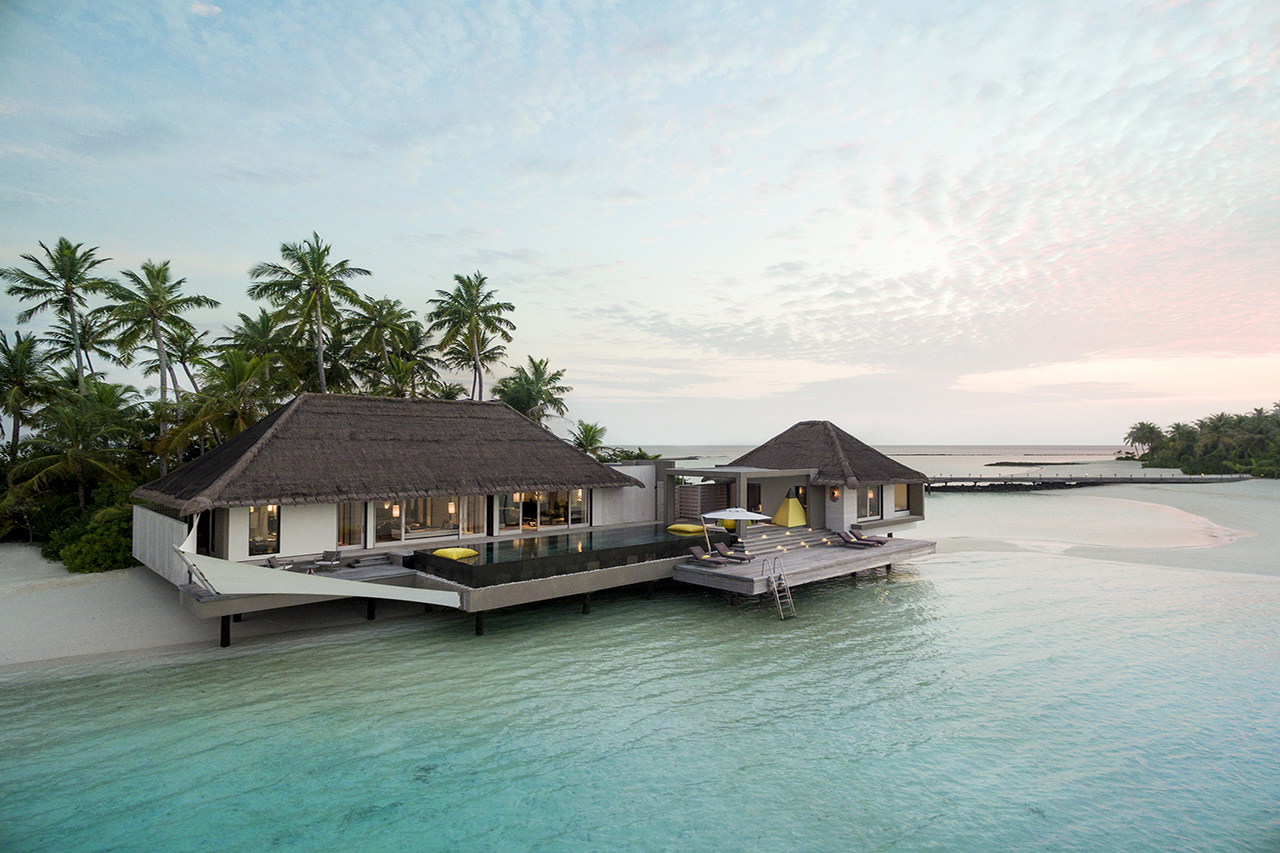Lagoon Villa vom Cheval Blanc Luxusresort auf Randheli Malediven im indischen Ozean