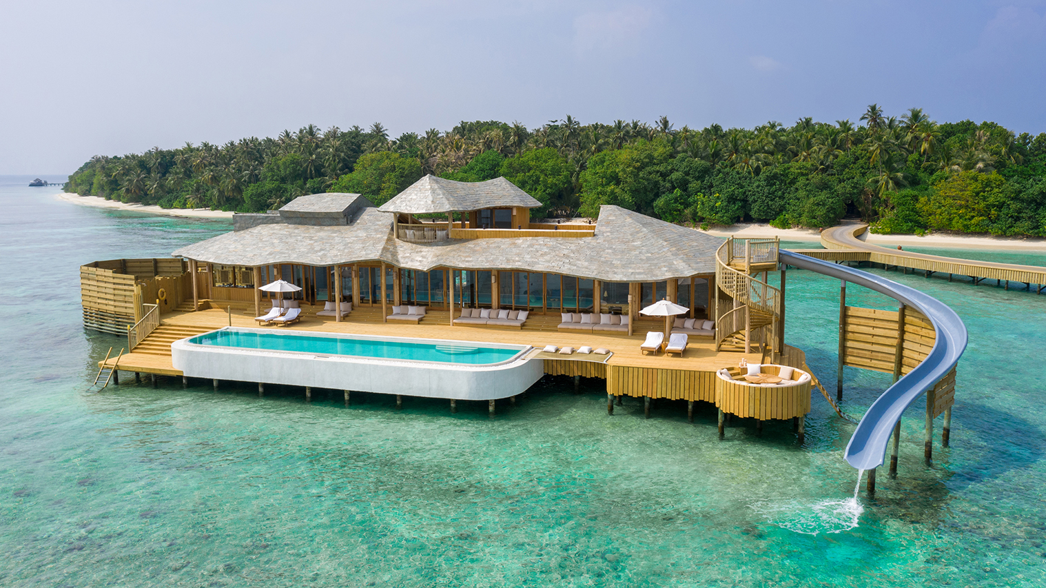 Foto von den neuen Wasservillen mit privatem Pool im Luxus Eco Resort Soneva Fushi auf den Malediven