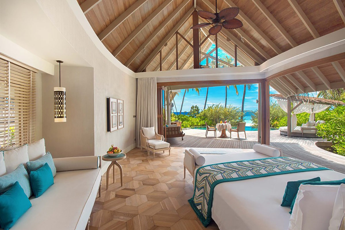 Schlafzimmer der Strand Villa des Luxusresorts Milaidhoo Malediven
