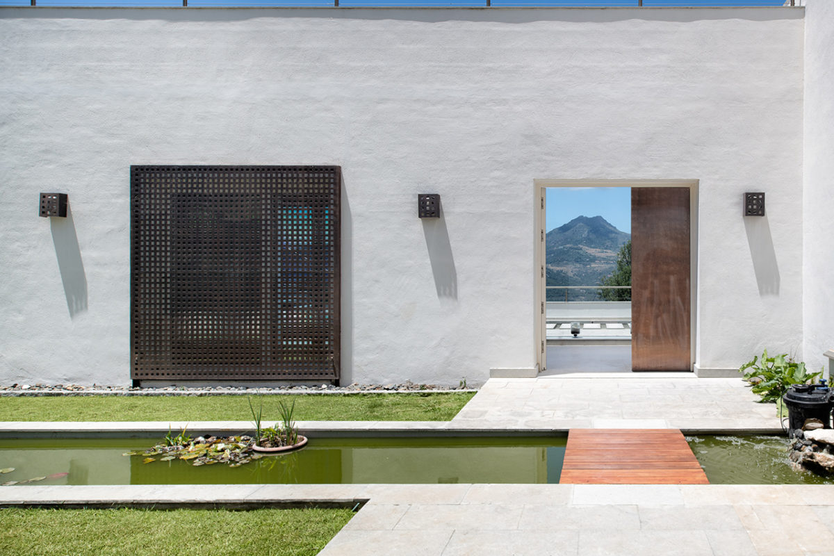 Eingangsbereich der privaten Villa Falcon in dne Bergen von Marbella Spanien
