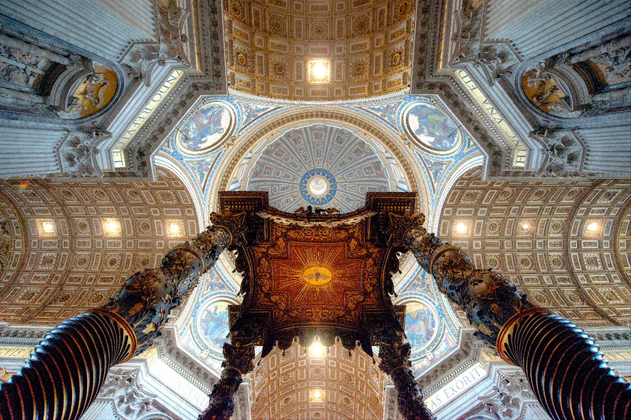 Blick in den Altar des Petersdom im Vatikanstaat in Rom Italien