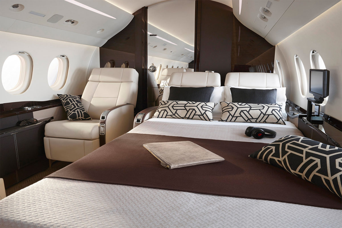Luxusreisen mit dem Privatflugzeug mit eigenem Schlafzimmer buchbar bei Reiss Reisen my collection