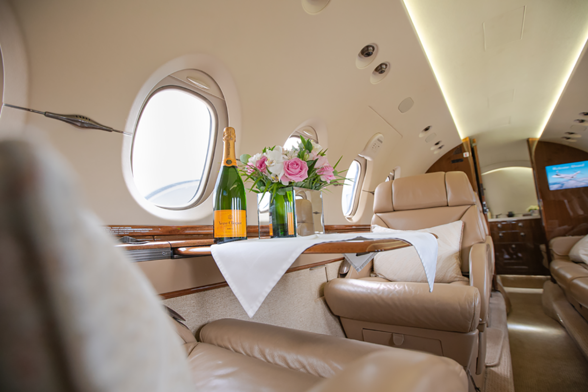 Luxusreisen mit dem Privatflugzeug am Himmel buchbar bei Reiss Reisen my collection