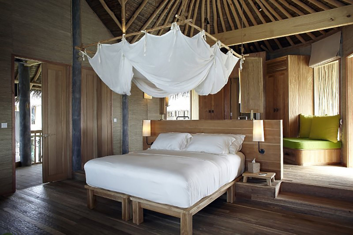 Schlafzimmer der Insel Six Senses Laamu auf den Malediven