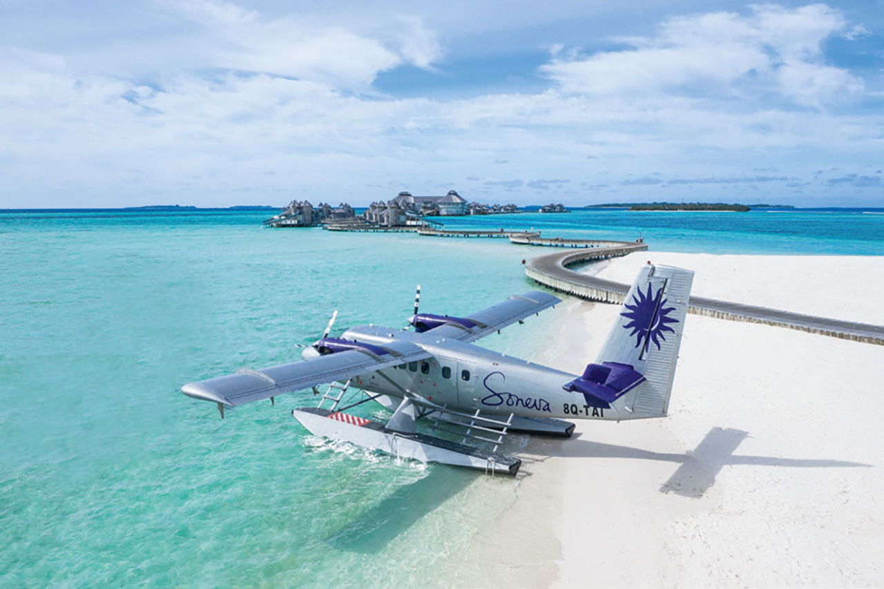 Soneva-Malediven-Seaplane-Hotel-