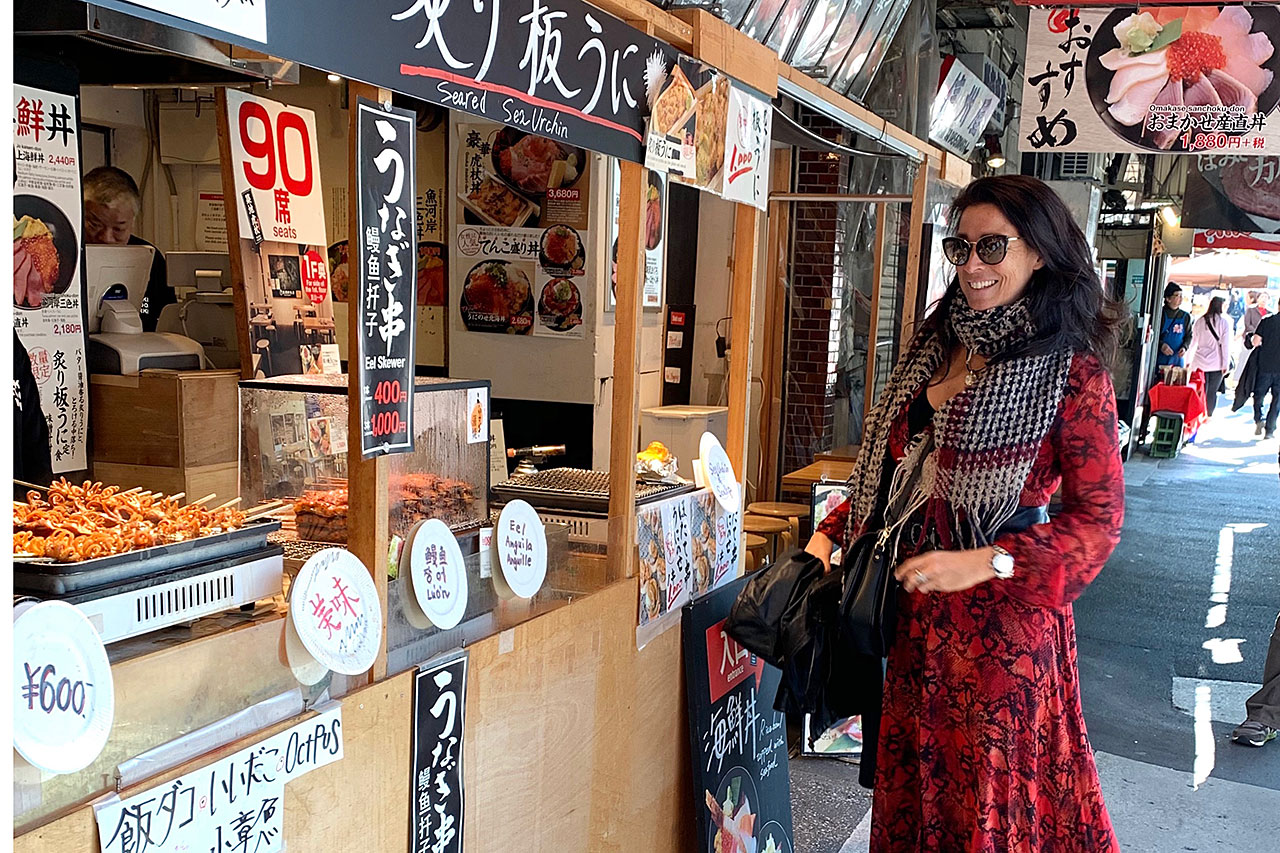 Susanne Reiss Geschäftsführerin von REISS Reisen Luxusreisen auf dem Fischmarkt in Tokyo Japan