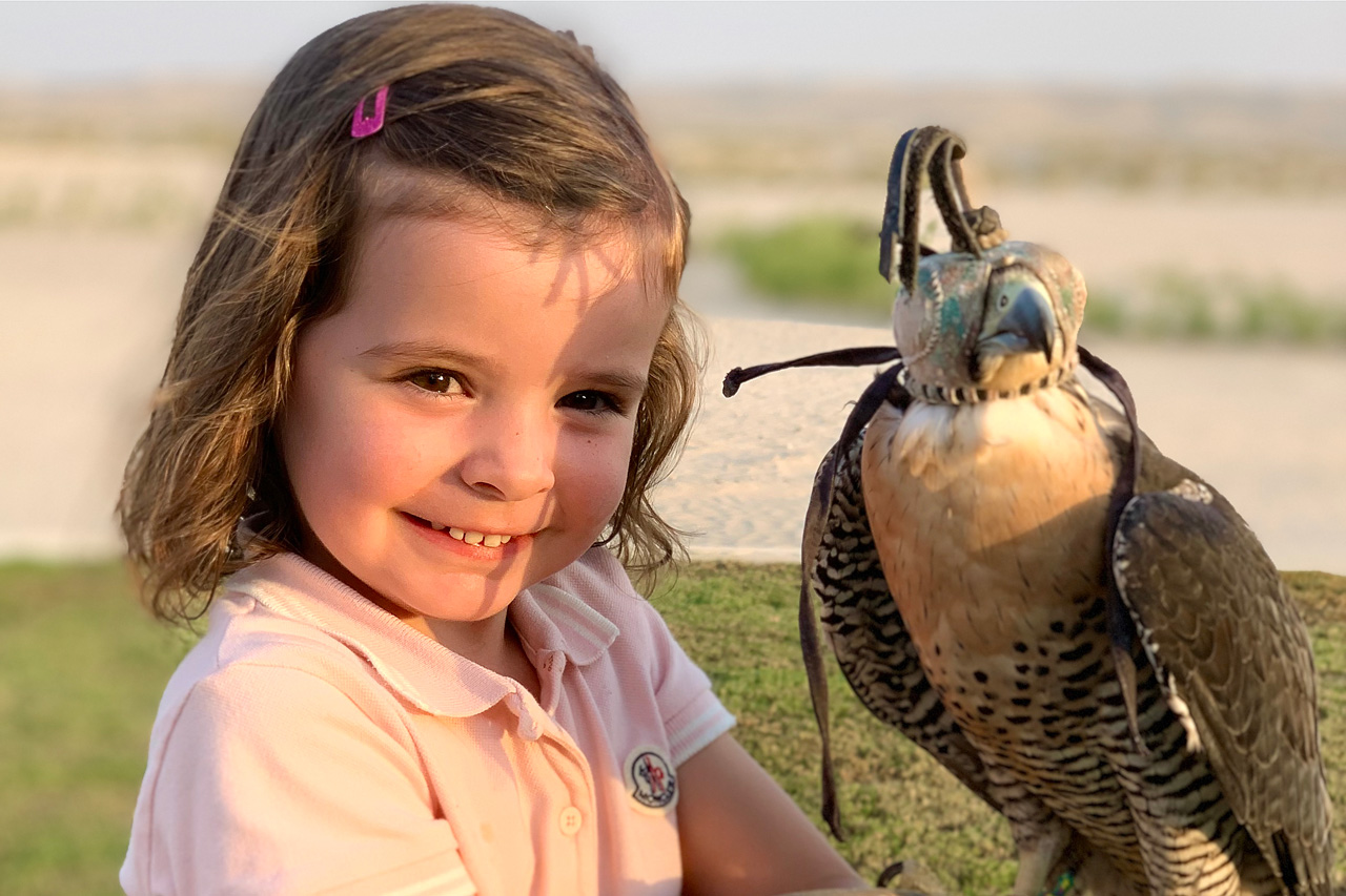 Falke-Dubai-UAE-Abu-Dhabi-Reiss-Reisen-Reisen-mit-Kindern-Luxusreisen