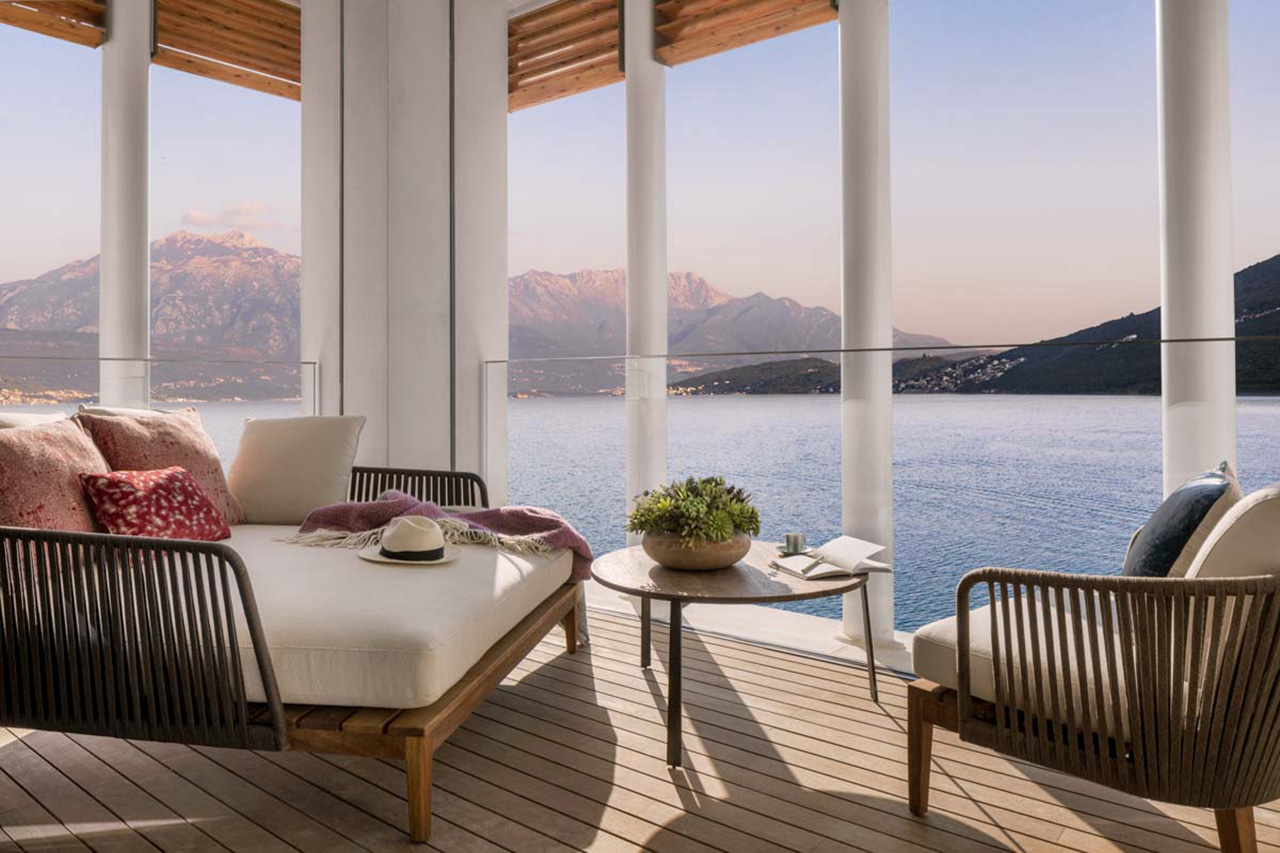 Blick aus dem Zimmer des Luxushotel One & Only in Montenegro buchbar bei Reiss Reisen Luxusreisen